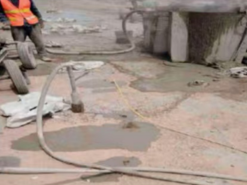 泉港水泥混凝土路面板底注浆技术 路面脱空注浆整治方案